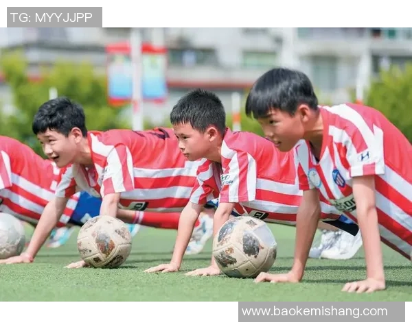 足球明星训练时的穿戴装备揭秘与技巧分享视频